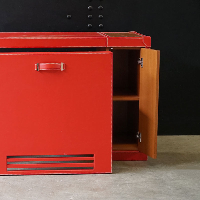 Contemporary Luxury Superyacht Desk – Red Trinity Marine