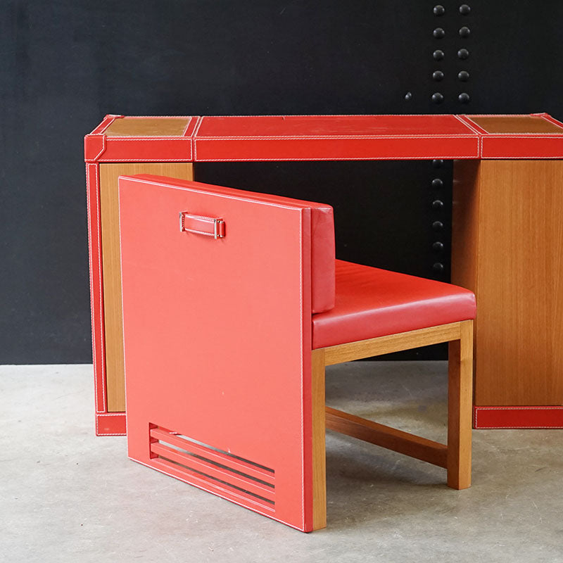Contemporary Luxury Superyacht Desk – Red Trinity Marine