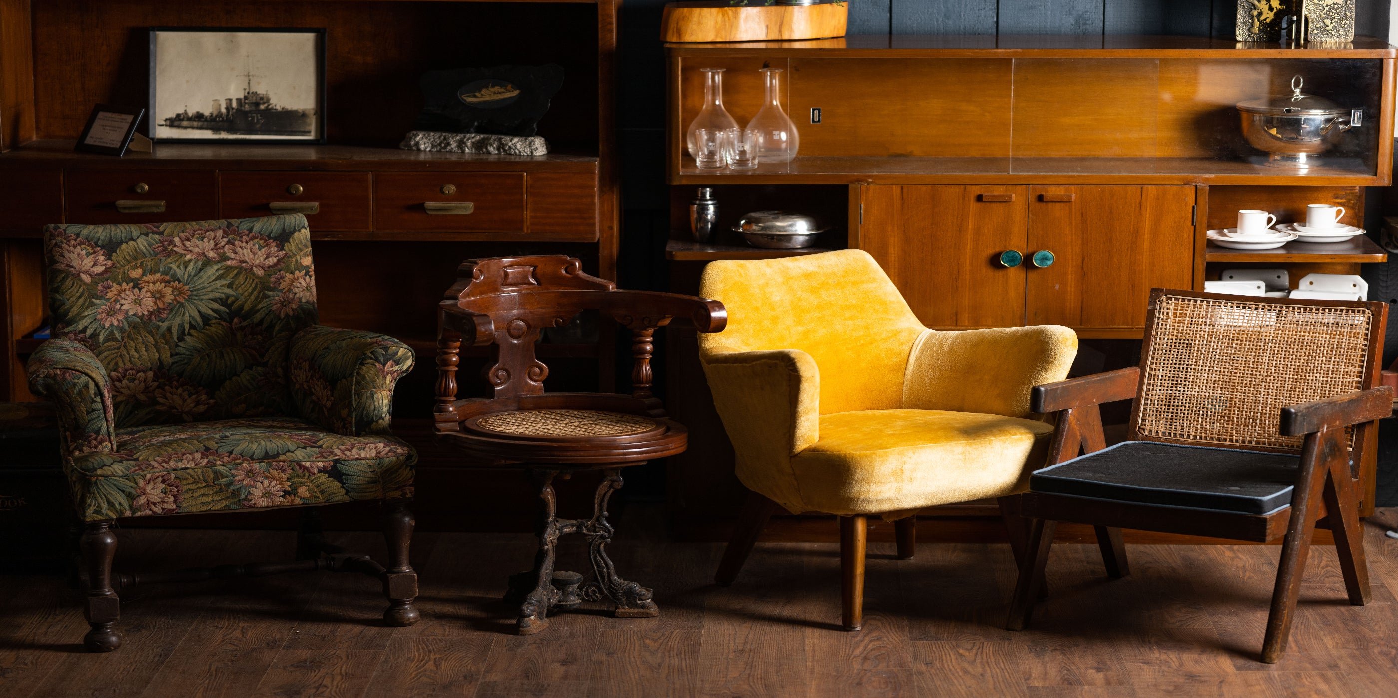 Chairs & Seating