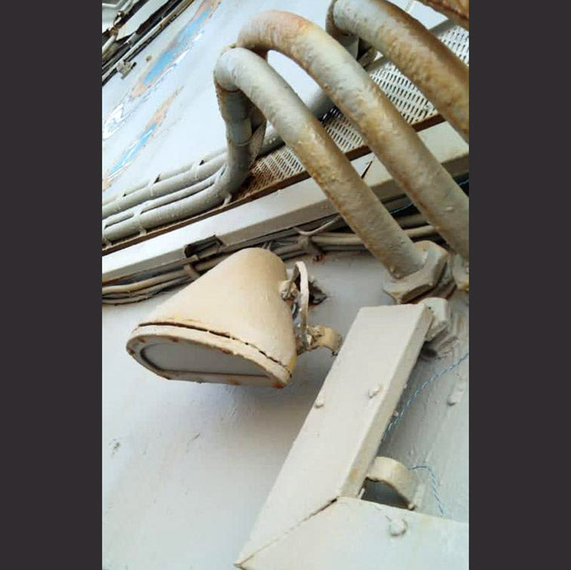Battleship Deck-Wash Brass Bulkhead Light Trinity Marine