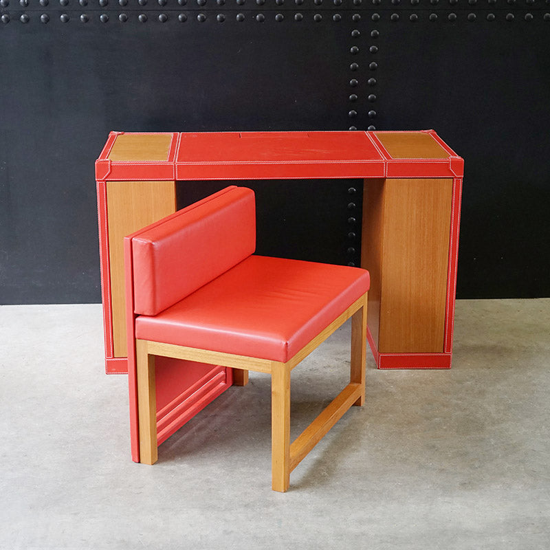 Contemporary Luxury Superyacht Desk – Red Trinity Marine