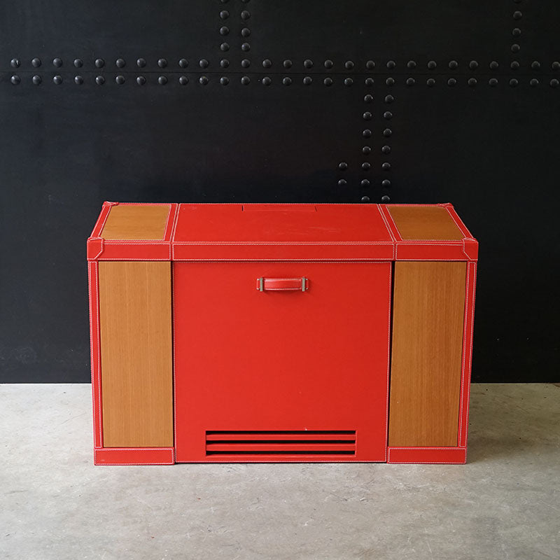 Contemporary Luxury Superyacht Desk – Red Trinity Marine