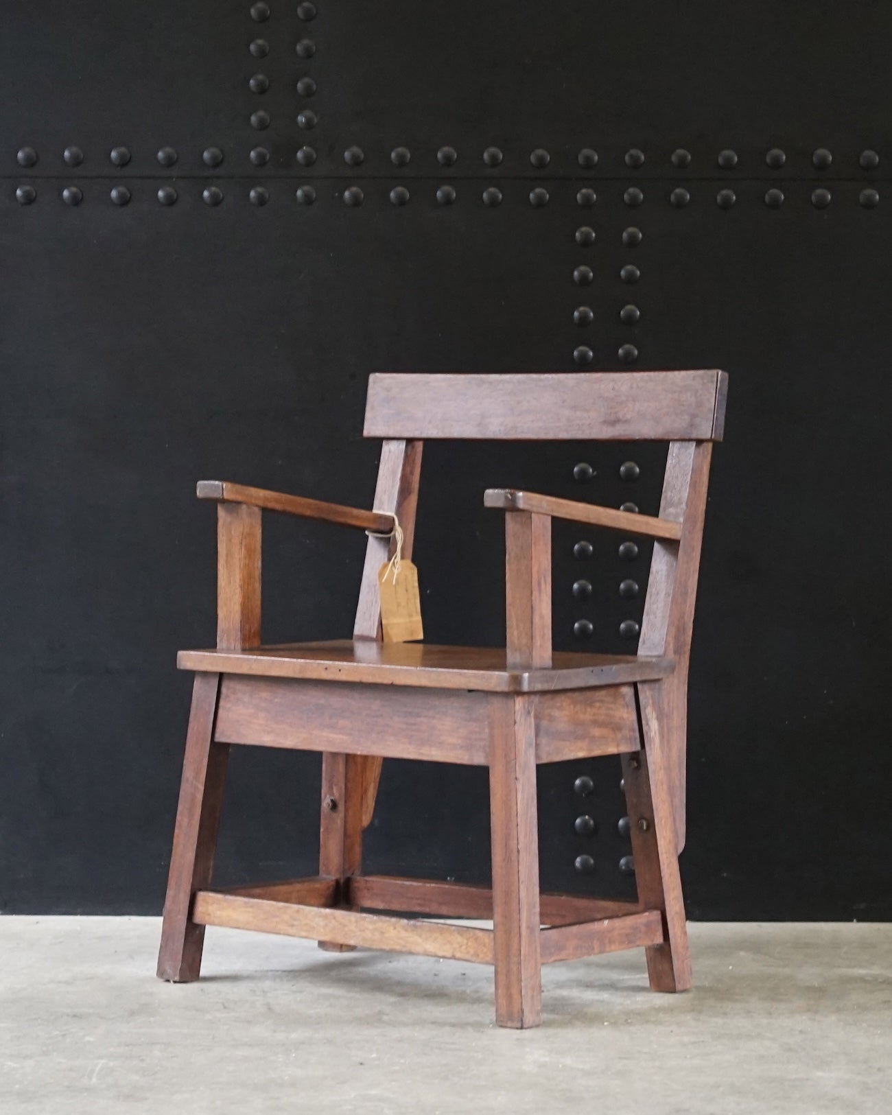 The Captains Chair from HMS Unicorn (I72) Trinity Marine
