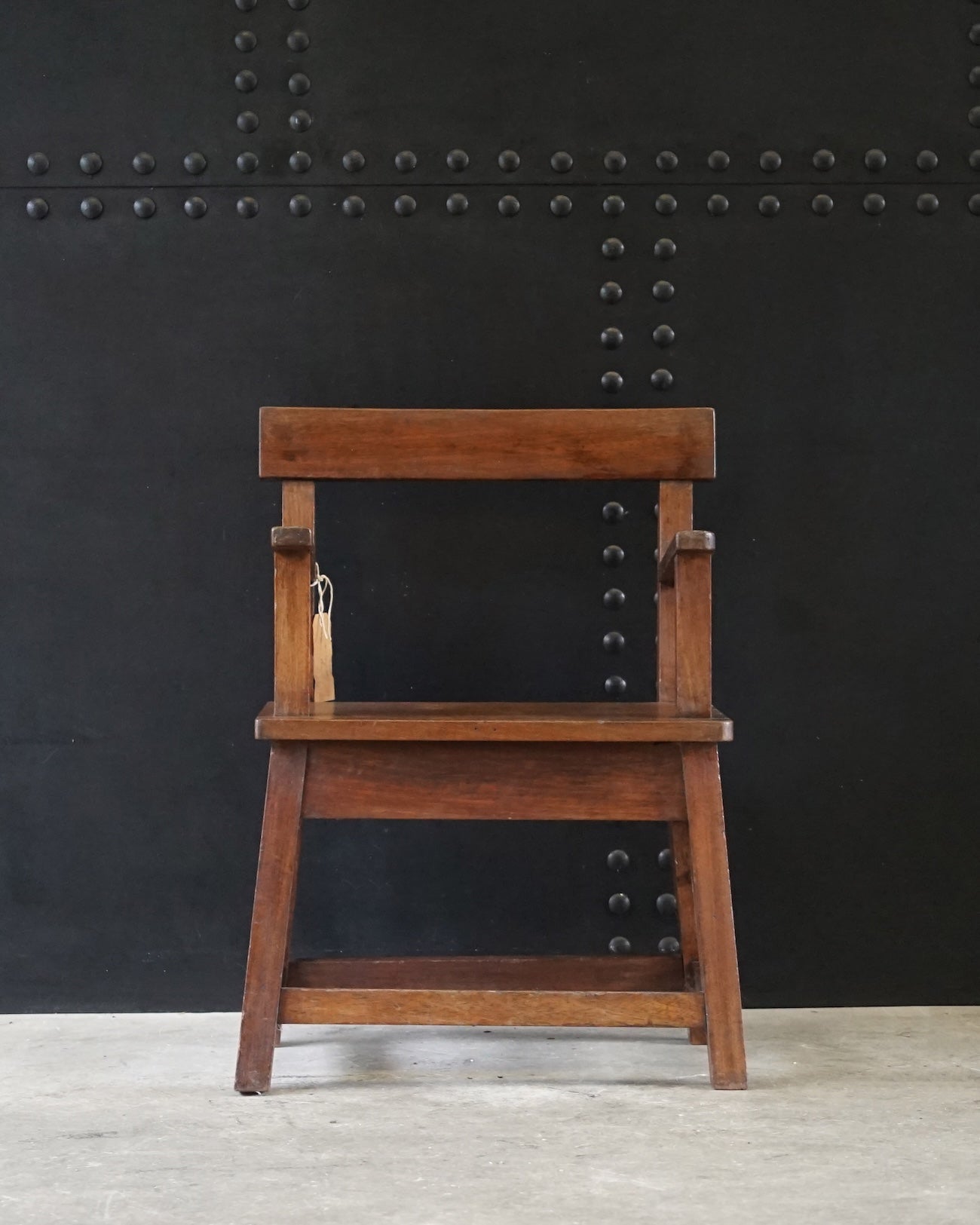 The Captains Chair from HMS Unicorn (I72) Trinity Marine