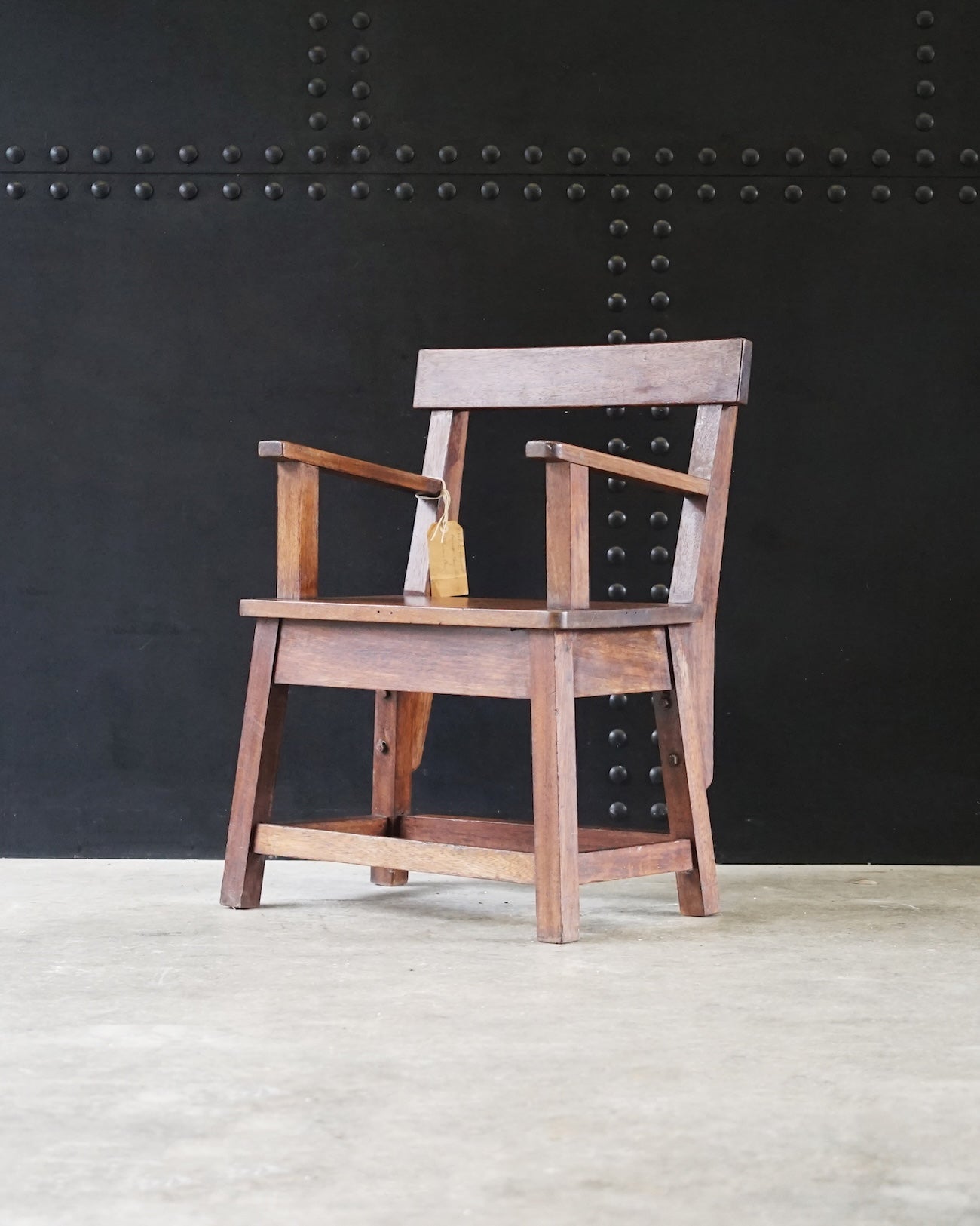 The Captains Chair from HMS Unicorn (I72) Trinity Marine