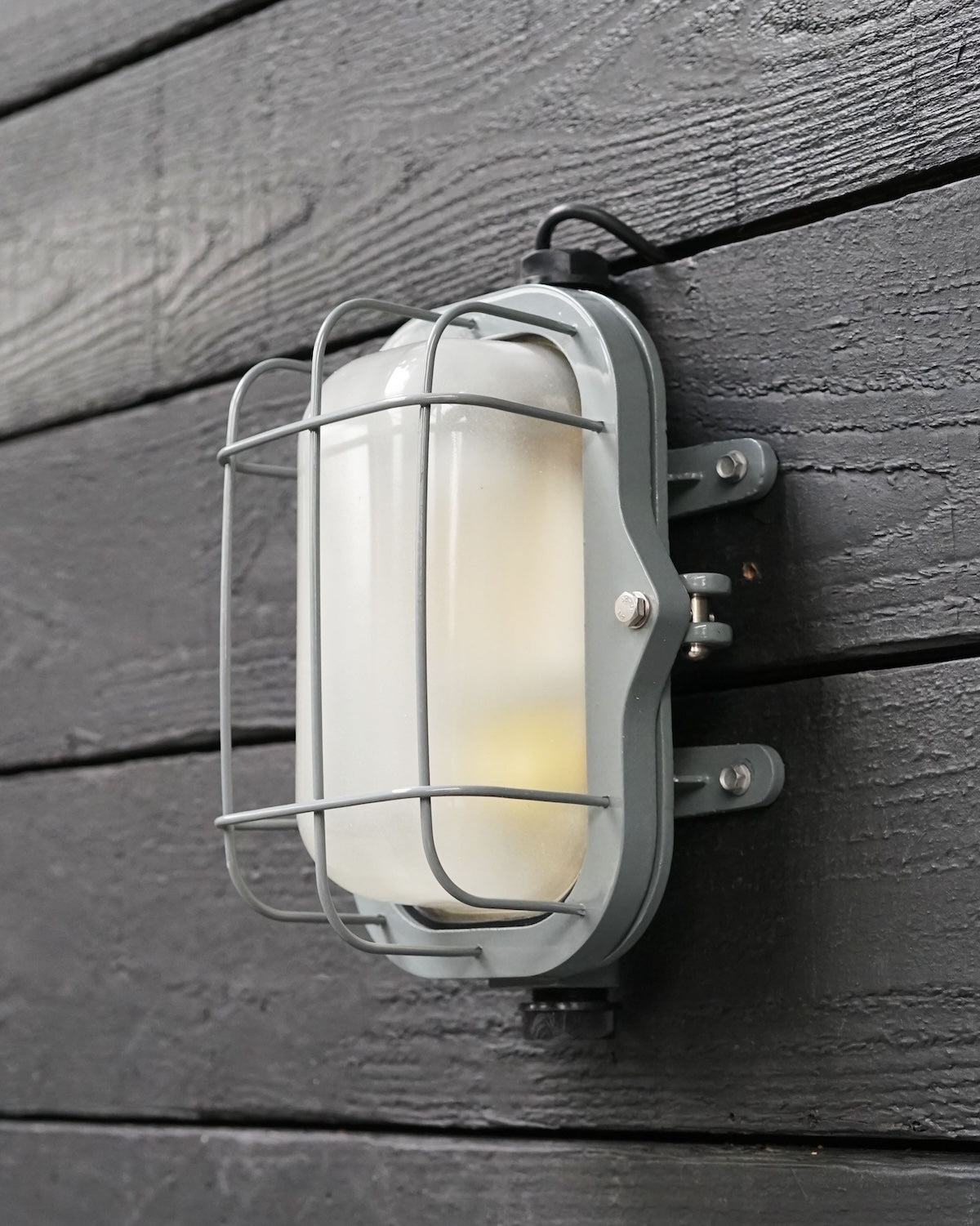 MV Saga Wave Grey Lozenge Bulkhead - Frosted Trinity Marine