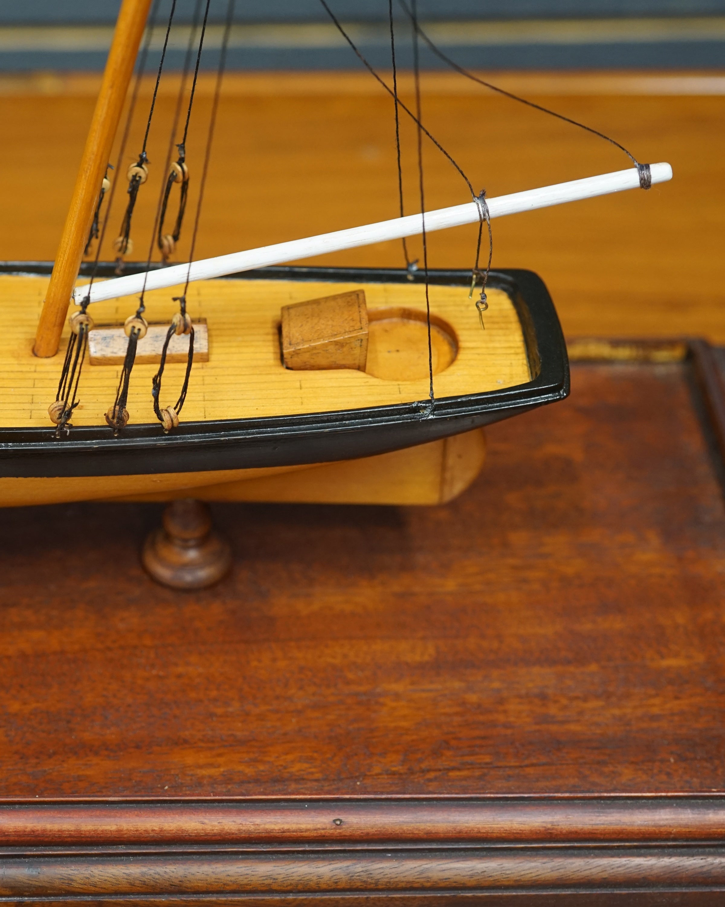 Cased Gaff-Rigged Yacht Model Trinity Marine
